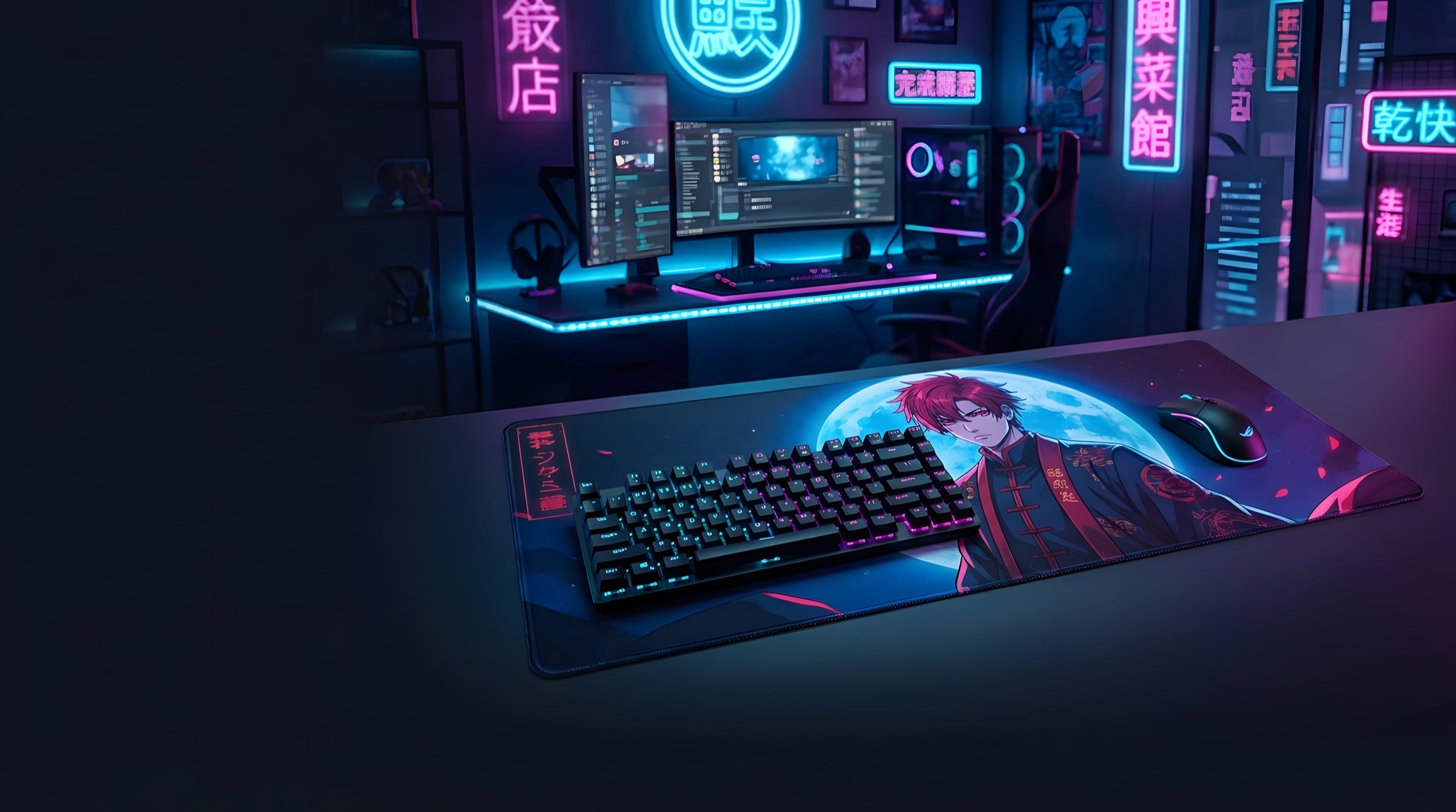 Tapis de souris gaming au design anime sur un setup néon avec clavier et souris